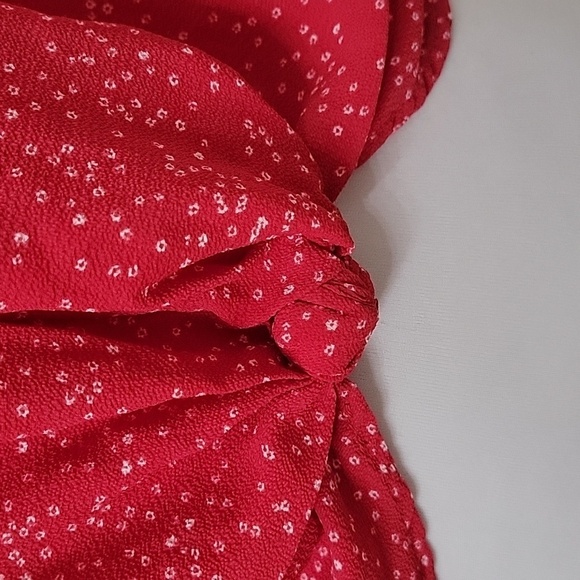 Lush Size M Berry-Cream Devon Knot Front Cami Blouse. Sleeveless, Exc Used Cond - Picture 2 of 12